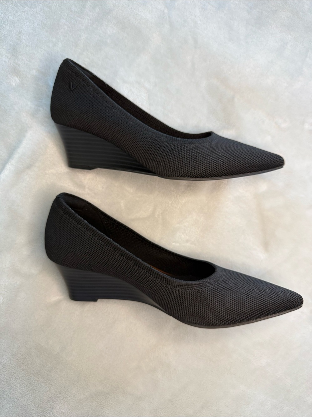 Vivaia Poited Toe Wedge Sz 38 / Women’s 7.5 Black EUC - Picture 5 of 6